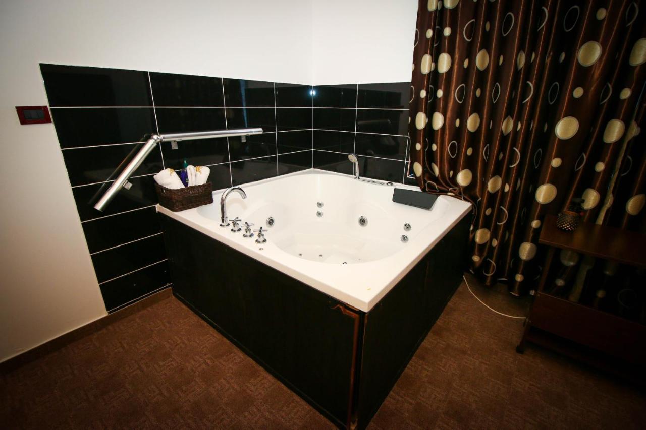 Karma Luxury Room Bucarest Extérieur photo